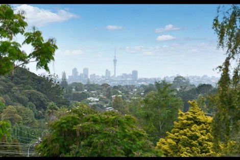 Photo of property in 28 Lincoln Park Avenue, Massey, Auckland, 0614