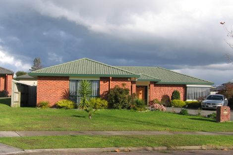 Photo of property in 40 Newinn Crescent, East Tamaki Heights, Auckland, 2016