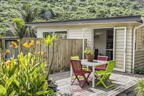 Photo of property in 39 Glenesk Road, Piha, New Lynn, 0772