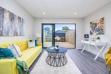 Photo of property in 8 Blanes Road, Weymouth, Auckland, 2103