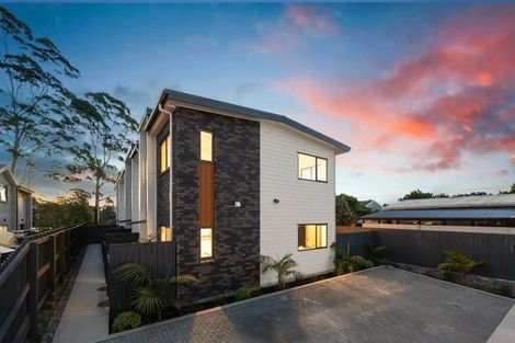 Photo of property in 5/81 Vodanovich Road, Te Atatu South, Auckland, 0610