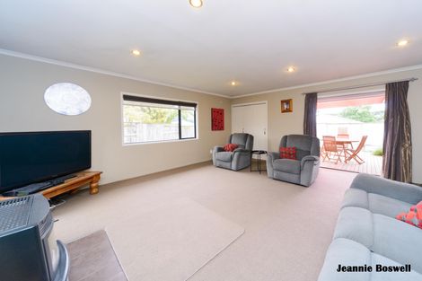 Photo of property in 9 Walnut Grove, Kelvin Grove, Palmerston North, 4414