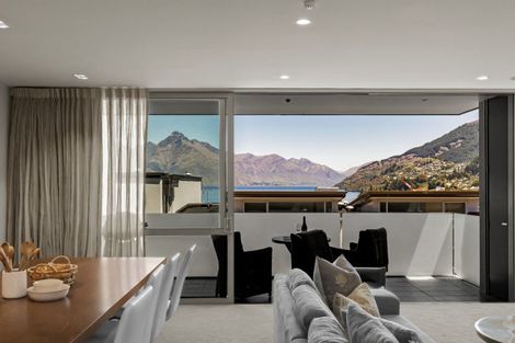 Photo of property in The Beeches Apartments, 4/60 Hallenstein Street, Queenstown, 9300