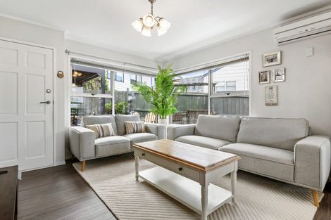 Photo of property in 5/9 Manuka Road, Bayview, Auckland, 0629