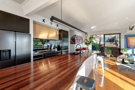 Photo of property in 32 Rona Street, Eastbourne, Lower Hutt, 5013