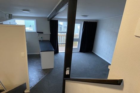 Photo of property in 21f5 Collins Avenue, Tawa, Wellington, 5028