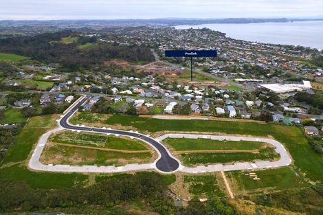 Photo of property in 25 Whenuateitei Crescent, Stanmore Bay, 0932
