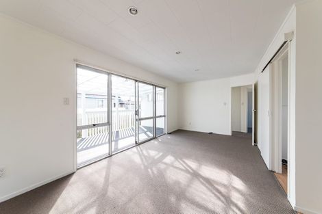 Photo of property in 2/80 Portage Road, New Lynn, Auckland, 0600