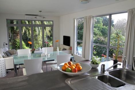 Photo of property in 32 Pupuke Road, Hillcrest, Auckland, 0627