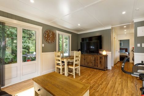 Photo of property in 16 Angle Street, Picton, 7220