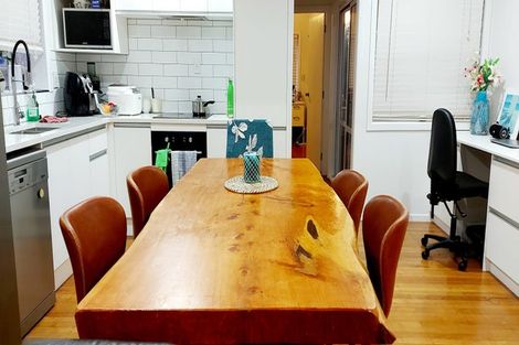 Photo of property in 4 Paton Avenue, Te Atatu South, Auckland, 0610