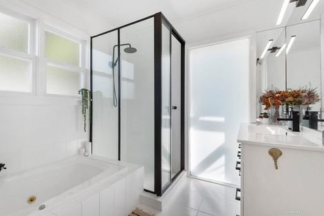 Photo of property in 15b Waru Street, Khandallah, Wellington, 6035