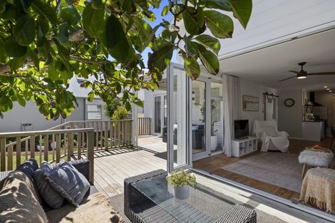 Photo of property in 7 Belt Road, Moturoa, New Plymouth, 4310