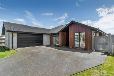 Photo of property in 31 Lewis Crescent, Rolleston, 7614