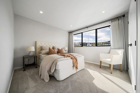 Photo of property in 2 Hanikura Street, Long Bay, Auckland, 0630