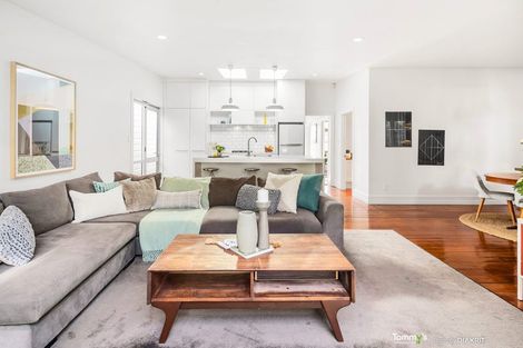 Photo of property in 14 Finlay Terrace, Mount Cook, Wellington, 6021