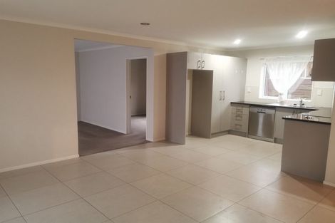 Photo of property in 14 Cairngorm Place, Highland Park, Auckland, 2010