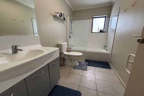 Photo of property in 70a Kayes Road, Pukekohe, 2120