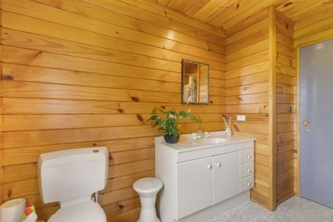 Photo of property in 2 Grand Vue Road, Kawaha Point, Rotorua, 3010