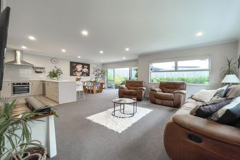 Photo of property in 50u2 Banbury Crescent, Fairfield, Hamilton, 3214