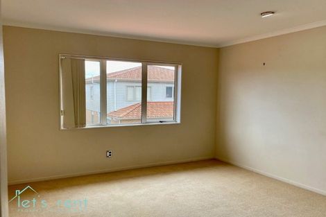 Photo of property in 9 Maypark Crescent, Flat Bush, Auckland, 2016