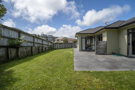 Photo of property in 13 Yarnbrook Grove, Churton Park, Wellington, 6037
