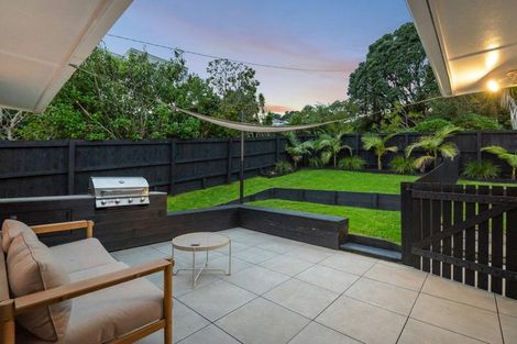 Photo of property in 1/13 Howard Road, Northcote, Auckland, 0627