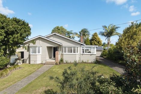 Photo of property in 18 Racecourse Road, Waiuku, 2123