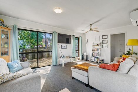 Photo of property in 12 Lendenfeld Drive, Papatoetoe, Auckland, 2025