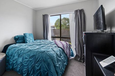 Photo of property in 1/11 Blackgate Place, Weymouth, Auckland, 2103