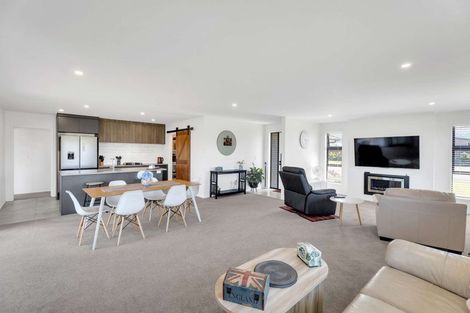 Photo of property in 4 Ronomor Place, Whitianga, 3510