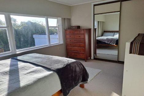 Photo of property in 102 Glanmire Road, Newlands, Wellington, 6037