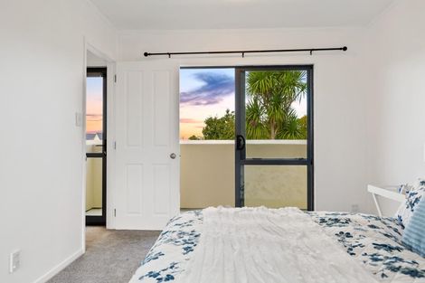 Photo of property in 32 Marinich Drive South, Ranui, Auckland, 0612