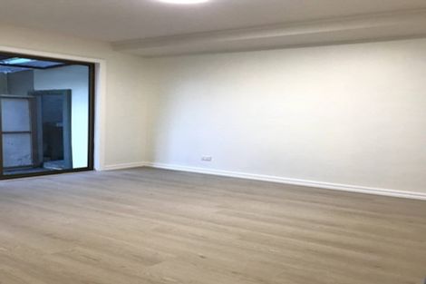 Photo of property in 21 Glanmire Road, Newlands, Wellington, 6037