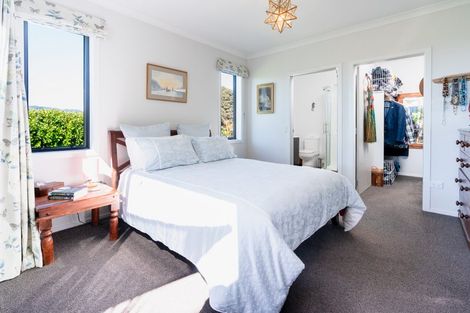 Photo of property in 18 Takahe Drive, Paraparaumu Beach, Paraparaumu, 5032