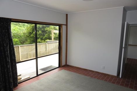 Photo of property in 76 Ranui Crescent, Khandallah, Wellington, 6035