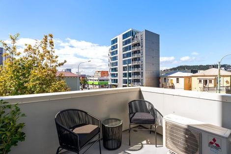 Photo of property in 33 Karo Drive, Te Aro, Wellington, 6011