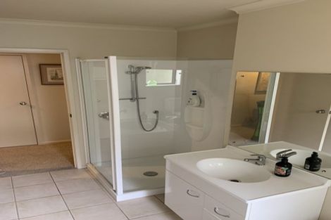 Photo of property in 9 Meharg Place, Fairview Heights, Auckland, 0632