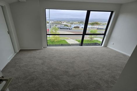Photo of property in 1/267 Great North Road, Henderson, Auckland, 0612