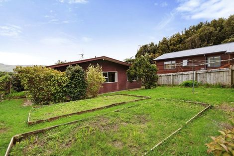 Photo of property in 94 Larsen Crescent, Tawa, Wellington, 5028