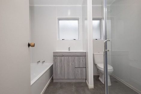 Photo of property in 4/18a Sarona Avenue, Glen Eden, Auckland, 0602