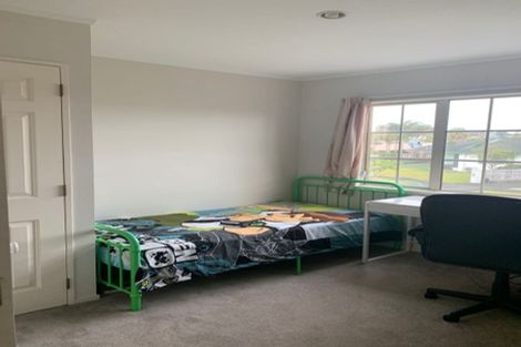 Photo of property in 15 Vermeer Place, West Harbour, Auckland, 0618