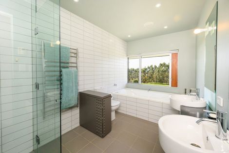 Photo of property in 17 Oram Drive, Turitea, Palmerston North, 4472