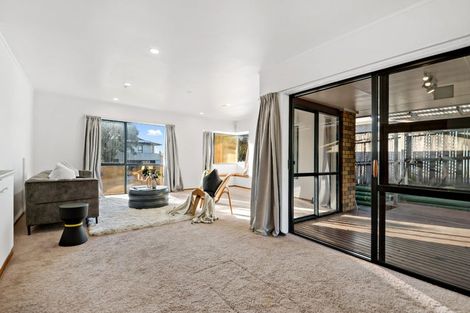 Photo of property in 40 Pigeon Mountain Road, Half Moon Bay, Auckland, 2012