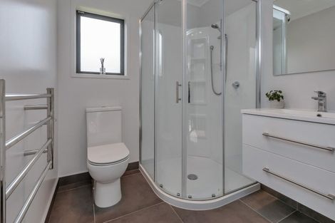 Photo of property in 13 Olney Court, One Tree Point, 0118