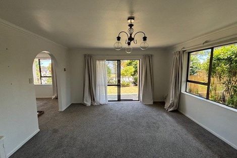 Photo of property in 28 Rewarewa Crescent, Waikanae, 5036