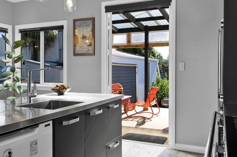 Photo of property in 330 South Road, Hawera, 4610