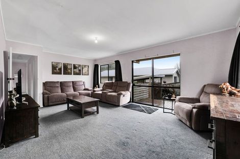 Photo of property in 19 Chartwell Drive, Eltham, 4322