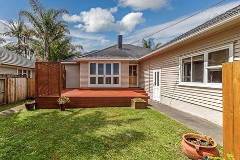 Photo of property in 31 Tiraumea Drive, Pakuranga, Auckland, 2010