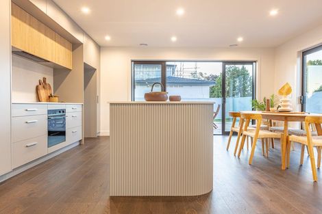 Photo of property in 32 Memorial Drive, Hokowhitu, Palmerston North, 4410